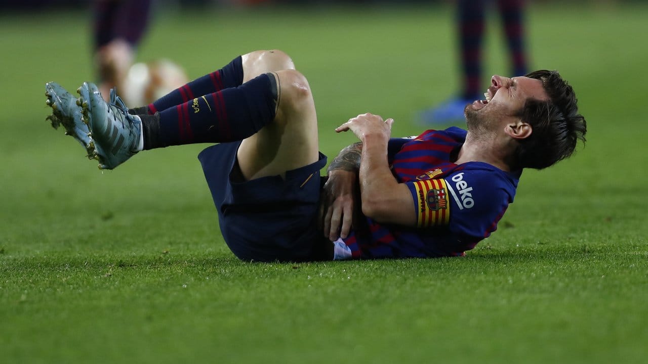 Barcelonas Lionel Messi musste gegen den FC Sevilla verletzt vom Platz.