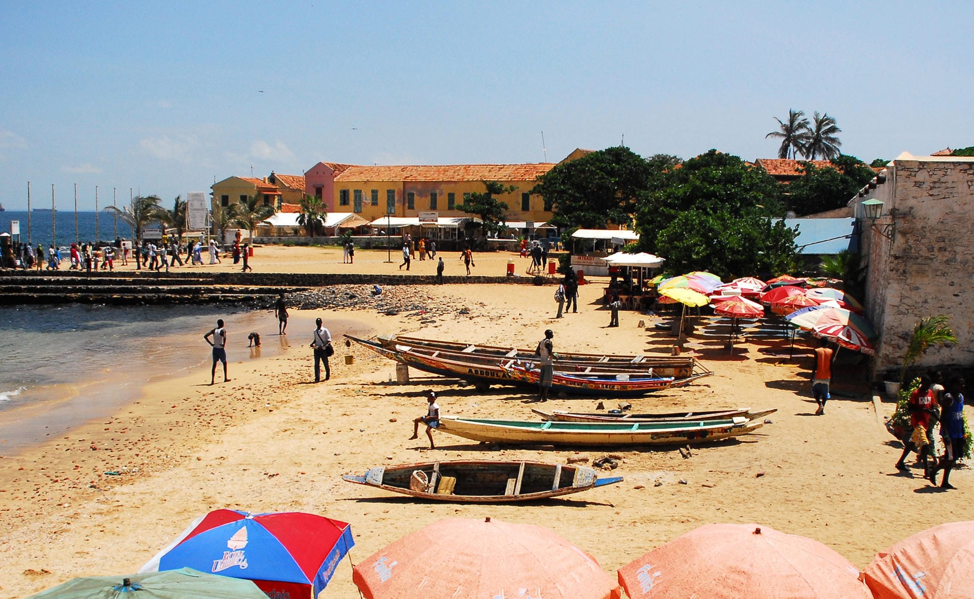 Strand auf der Insel Gorée vor Dakar – die Hauptstadt des Senegals findet sich in der Top-10-Liste des "Lonely Planet".