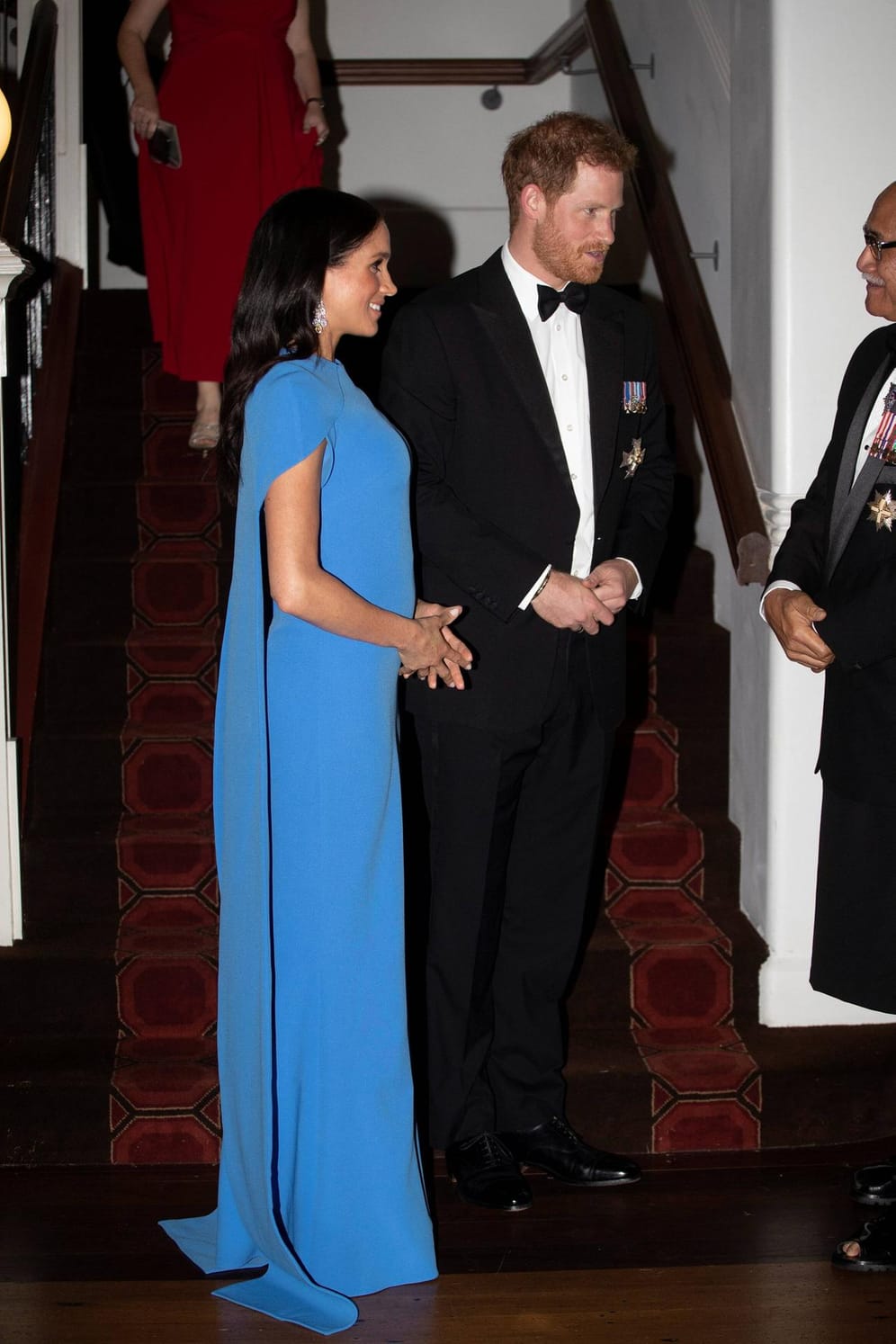 23. Oktober 2018: Das blaue Kleid, das die Ehefrau von Prinz Harry zu ihrem ersten Abendtermin trägt, lässt keinen Zweifel mehr am Bauch.