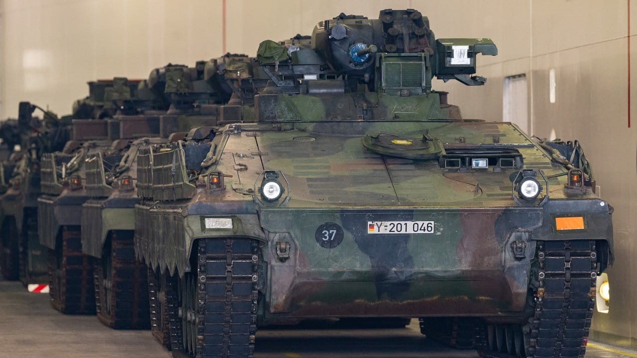 Marder-Schützenpanzer für das Großmanöver der Nato in Norwegen "Trident Juncture".