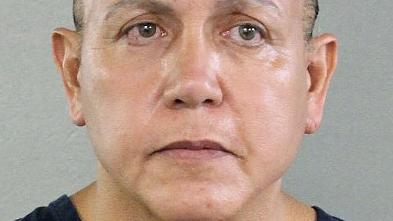 Die US-Behörden haben Cesar Sayoc als Verdächtigen im Fall der Rohrbomben festgenommen. Die US-Behörden haben Cesar Sayoc als Verdächtigen im Fall der Rohrbomben festgenommen.