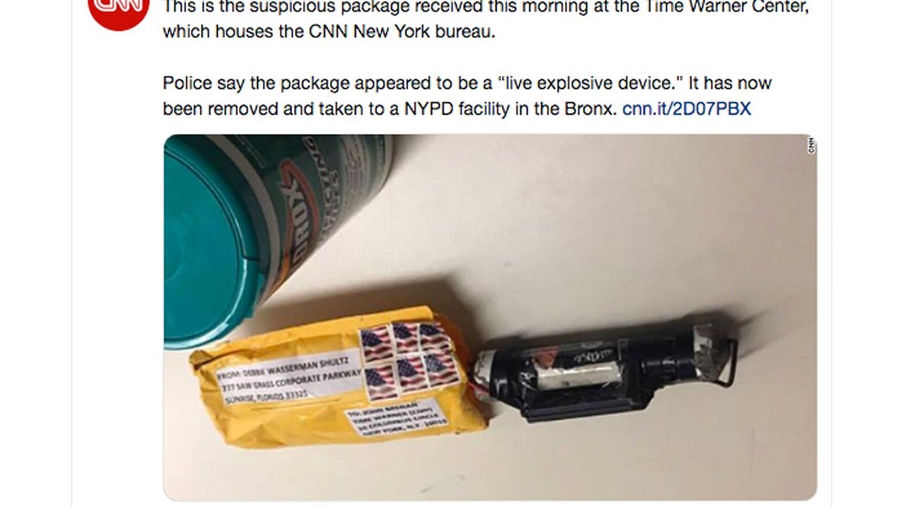 Dieser Screenshot aus dem Twitter-Account von CNN zeigt das explosive Gerät, das an die New Yorker Zentrale des TV-Sender geliefert wurde. Dieser Screenshot aus dem Twitter-Account von CNN zeigt das explosive Gerät, das an die New Yorker Zentrale des TV-Sender geliefert wurde.