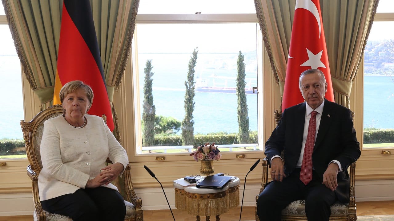 Kanzlerin Angela Merkel und Recep Tayyip Erdogan vor dem Vierer-Gipfel zu Syrien.