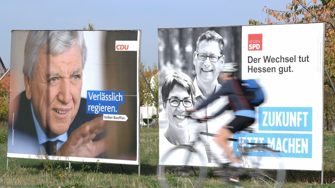 Wahlplakate der beiden Spitzenkandidaten von CDU (l. Wahlplakate der beiden Spitzenkandidaten von CDU (l.