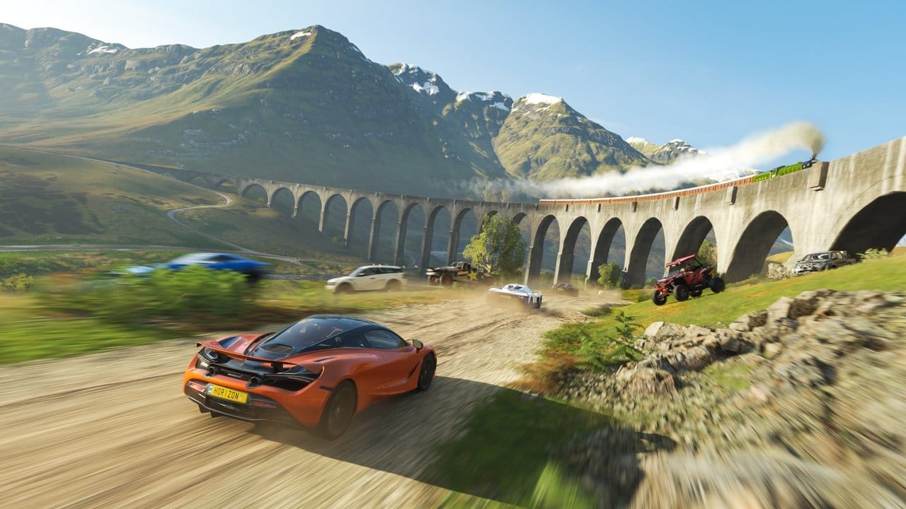 In "Forza Horizon 4" brettern die Spieler über die Straßen Großbritanniens.