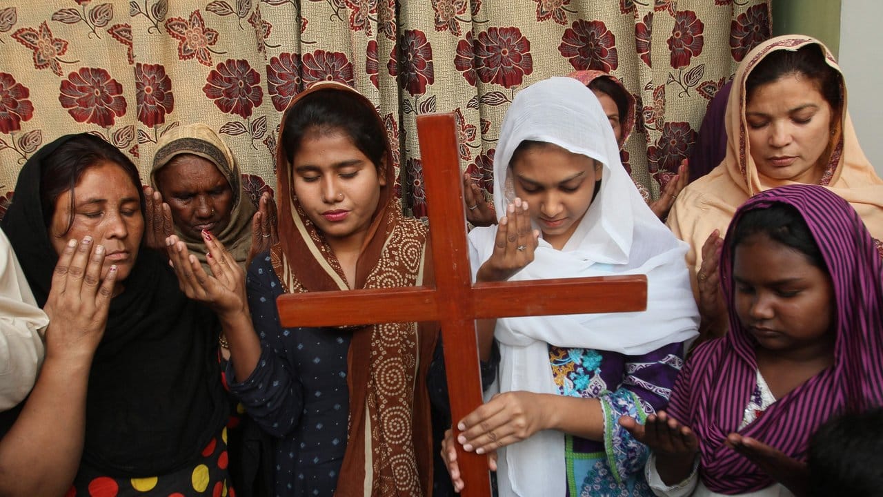 Pakistanische Christinnen beim Gebet für Asia Bibi.