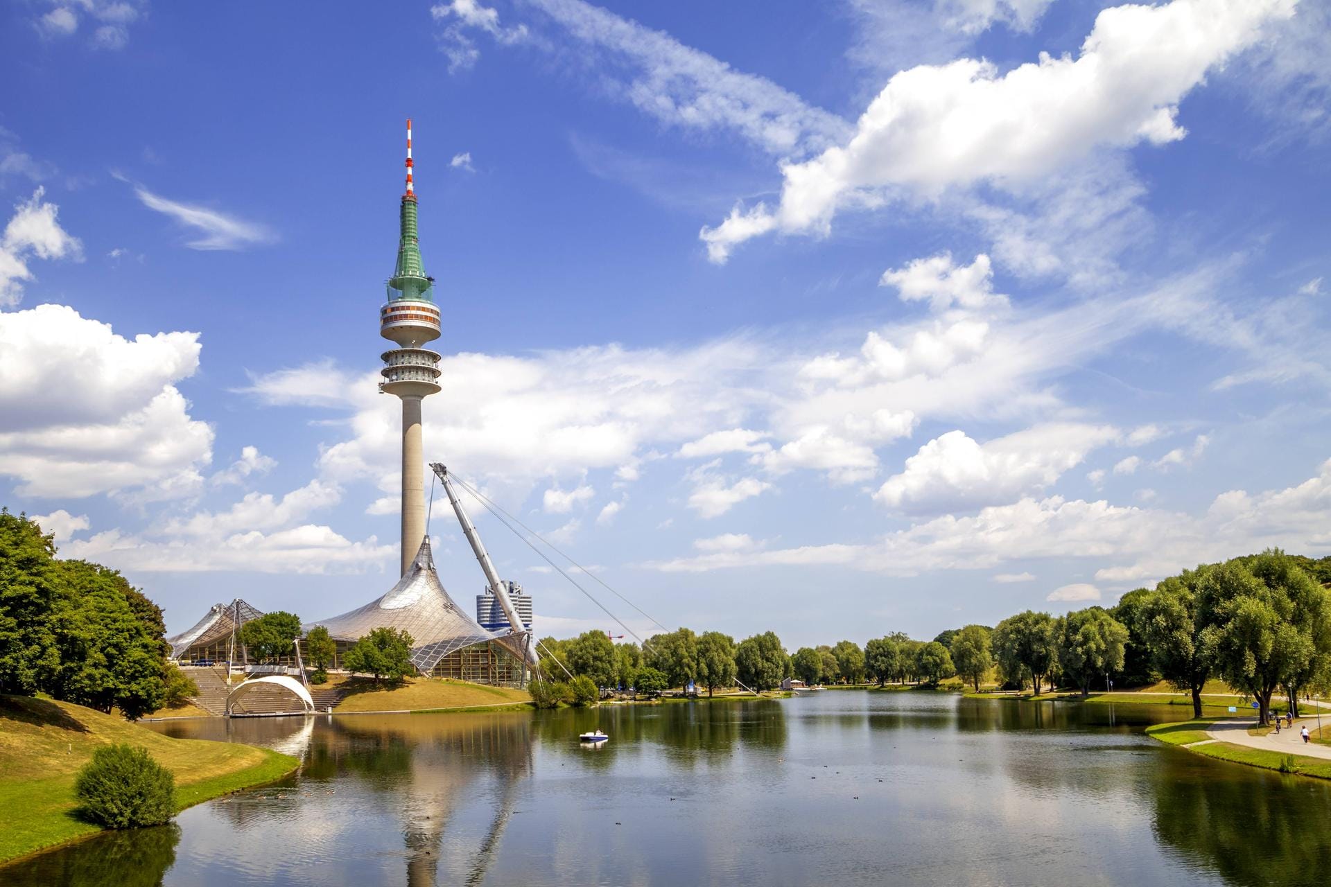 Olympiaturm: Auch an Schlechtwettertagen ist das höchste Gebäude Münchens geöffnet.