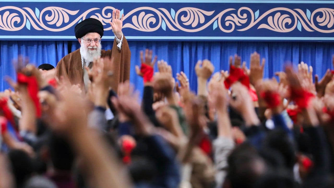 Ajatollah Ali Chamenei, Oberster Führer des Iran, bei einem Treffen in Teheran.