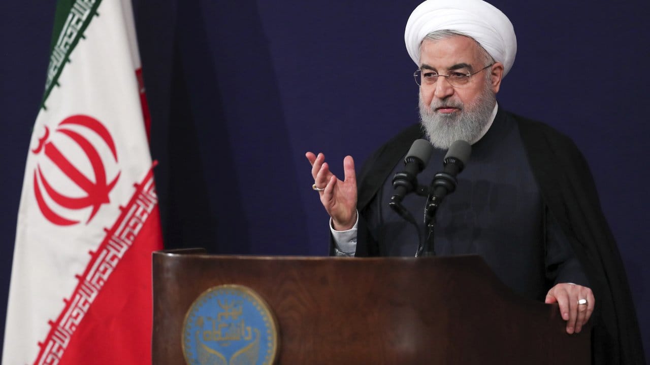 Der Iran wird sich nach den Worten von Präsident Hassan Ruhani weiterhin an das Atomabkommen halten.