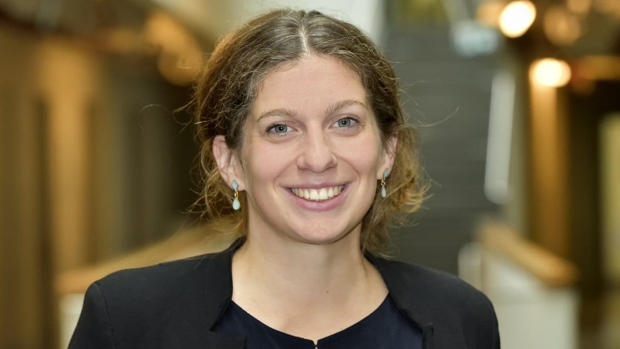 Barbara Saerbeck ist Referentin im Projekt "Marktwächter Energie" beim Verbraucherzentrale Bundesverband. Barbara Saerbeck ist Referentin im Projekt "Marktwächter Energie" beim Verbraucherzentrale Bundesverband.