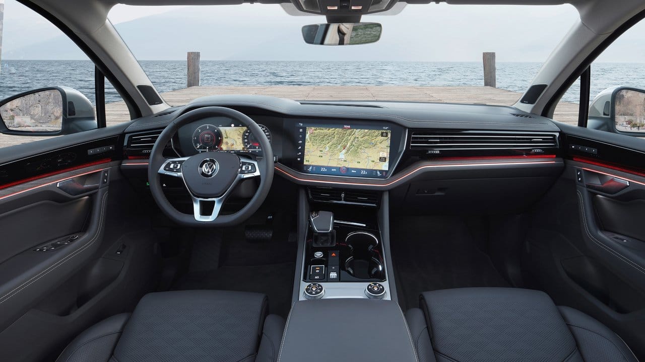 Lichtatmosphäre wie hier in einem VW Touareg spielt schon heute eine Rolle bei der Gestaltung von Cockpits. Lichtatmosphäre wie hier in einem VW Touareg spielt schon heute eine Rolle bei der Gestaltung von Cockpits.