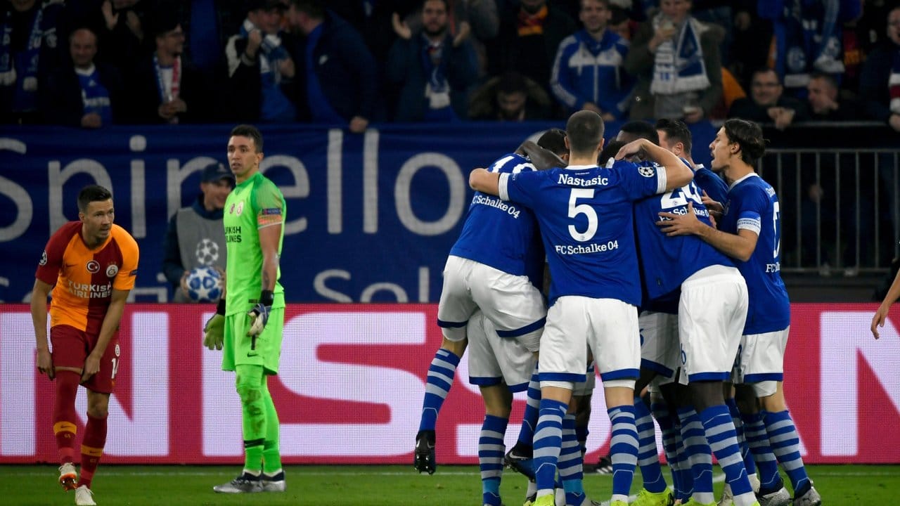 Der FC Schalke 04 setzte sich gegen Galatasaray Istanbul durch. Der FC Schalke 04 setzte sich gegen Galatasaray Istanbul durch.