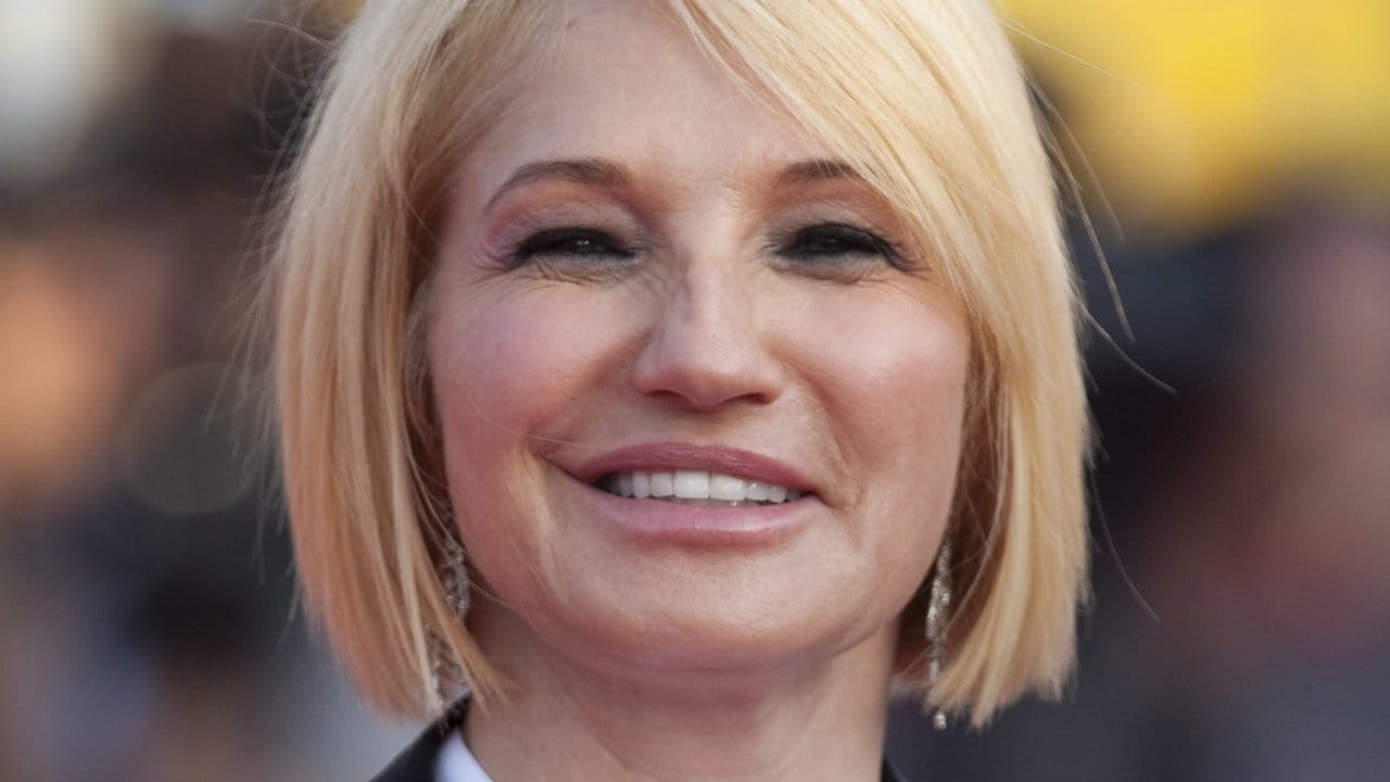 Die US-amerikanische Schauspielerin Ellen Barkin twitterte: "Trefft 2020 eure Wahl.