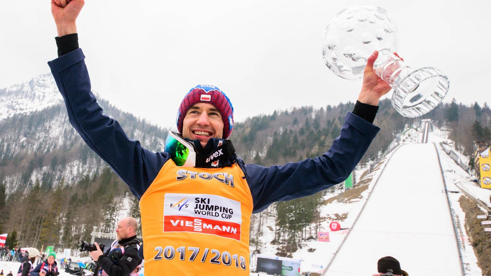 Kamil Stoch geht als Titelverteidiger in die neue Saison. Und auch als Topfavorit. Der Pole gewann in der Vorsaison neben dem Gesamtweltcup auch Olympisches Gold und die Vierschanzentournee.