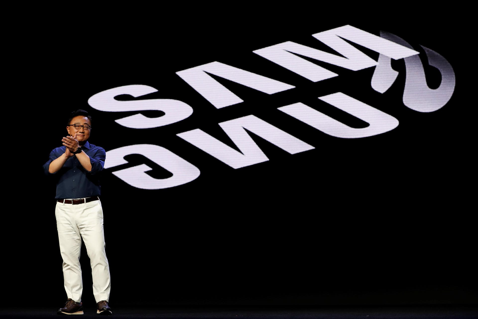 DJ Koh, Chef der Mobilfunksparte bei Samsung, spricht auf der Samsung Entwicklerkonferenz.