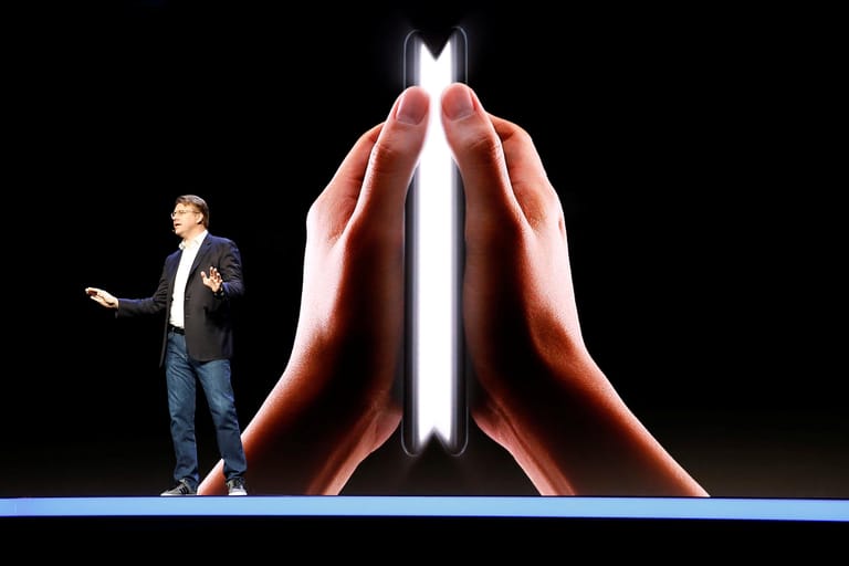 Samsung präsentiert sein Konzept zum Faltphone.