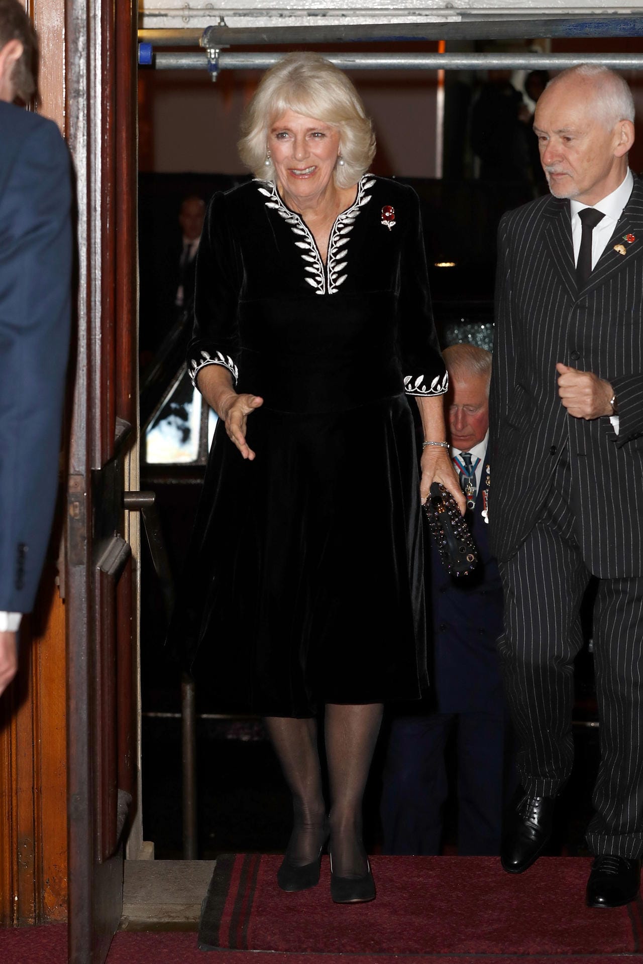 Herzogin Camilla: Meist trägt die Gemahlin von Prinz Charles helle Farben, doch für diesen Abend hat sie ein schwarzes Kleid gewählt.