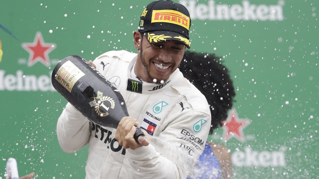 Lewis Hamilton hat seinem Team mit dem Sieg in Brasilien den Konstrukteurs-Titel gesichert.