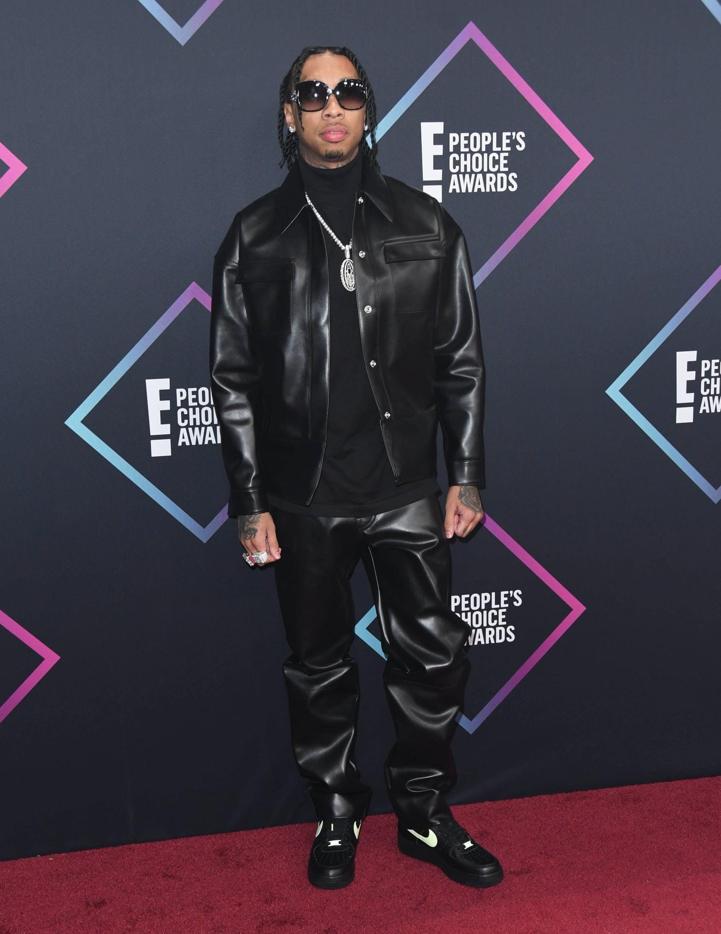 Rapper Tyga: Er setzte auf einen schwarzen Leder-Look und Sneaker.