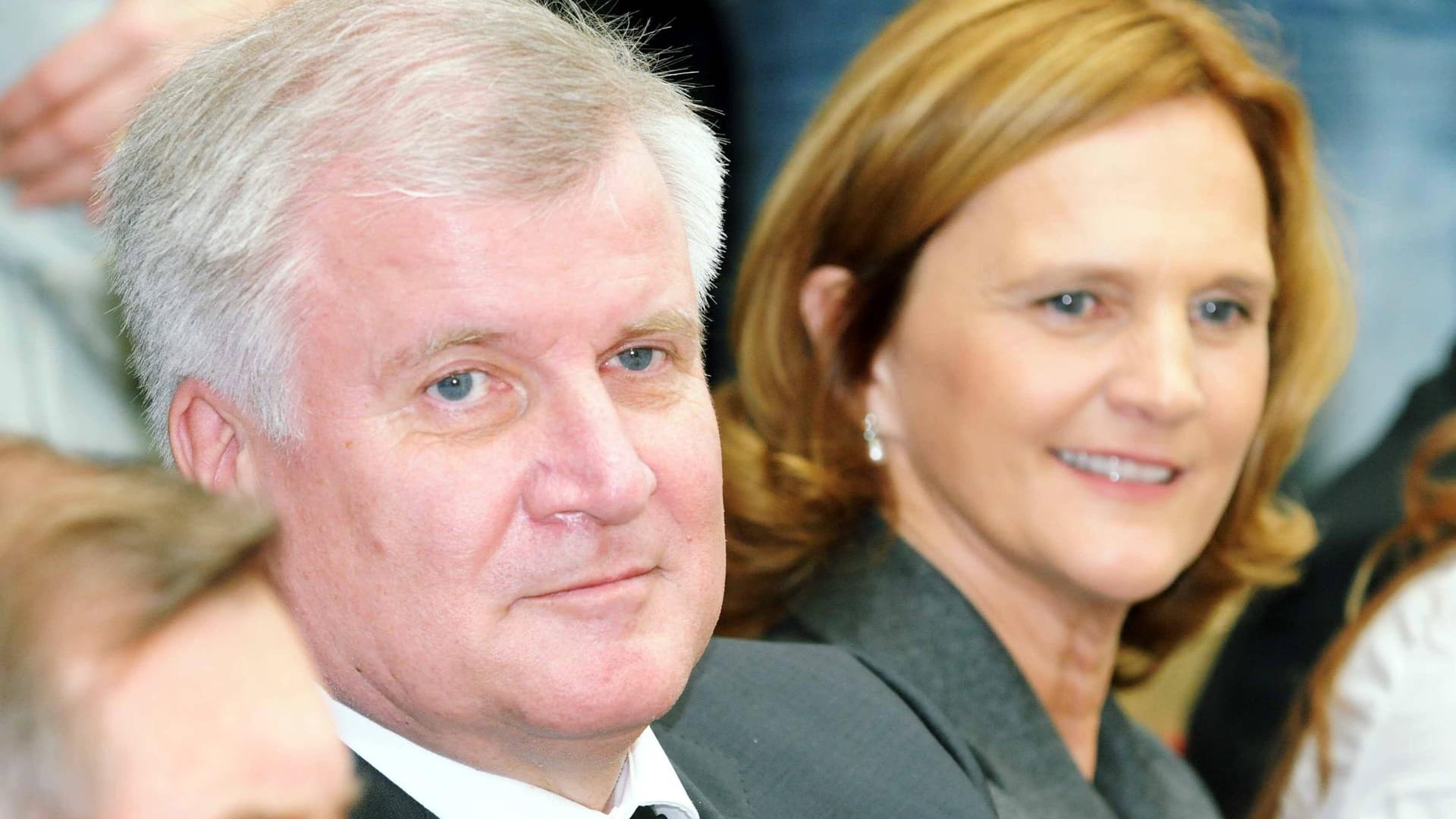 Von 1974 bis 1982 war Seehofer mit Christine Hildegard verheiratet. 1985 heiratete er Karin Stark. Sie haben drei gemeinsame Kinder (Ulrike, Andreas, Susanne). 2007 wurde Seehofer Vater einer Tochter. Mit der Mutter Anette Fröhlich hatte er eine vierjährige außereheliche Beziehung.