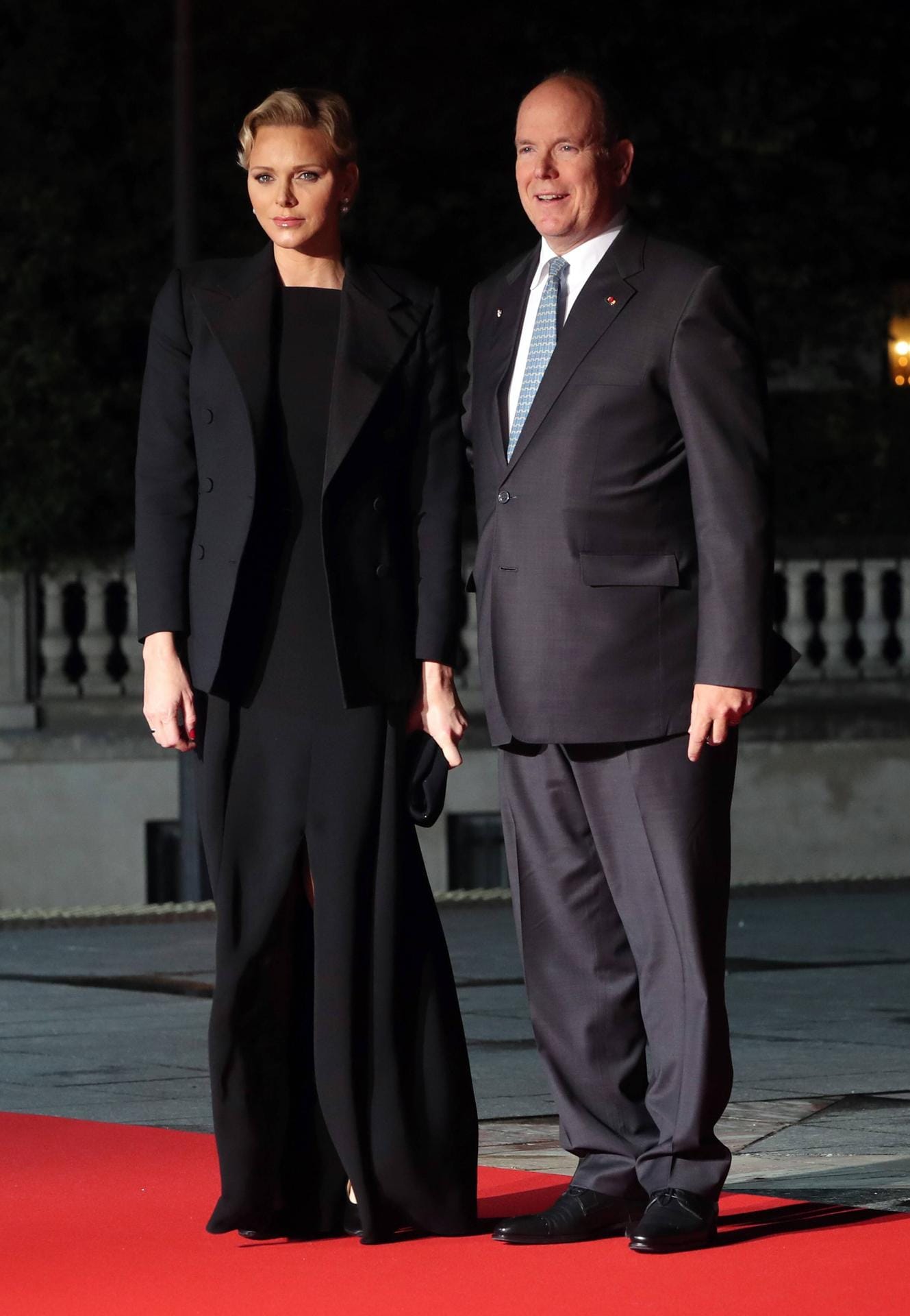 Glamour am Abend: Zum Staatsdinner in Paris erschien Charlène im schwarzen Abendkleid.