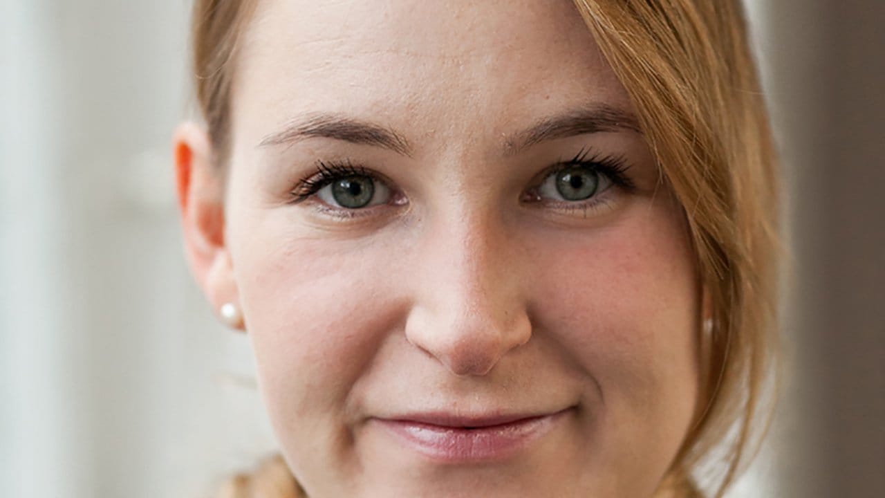 Tamara Moll arbeitet in der Koordinierungsstelle für das Projekt Berufsbildung ohne Grenzen des Deutschen Industrie- und Handelskammertags (DIHK). Tamara Moll arbeitet in der Koordinierungsstelle für das Projekt Berufsbildung ohne Grenzen des Deutschen Industrie- und Handelskammertags (DIHK).