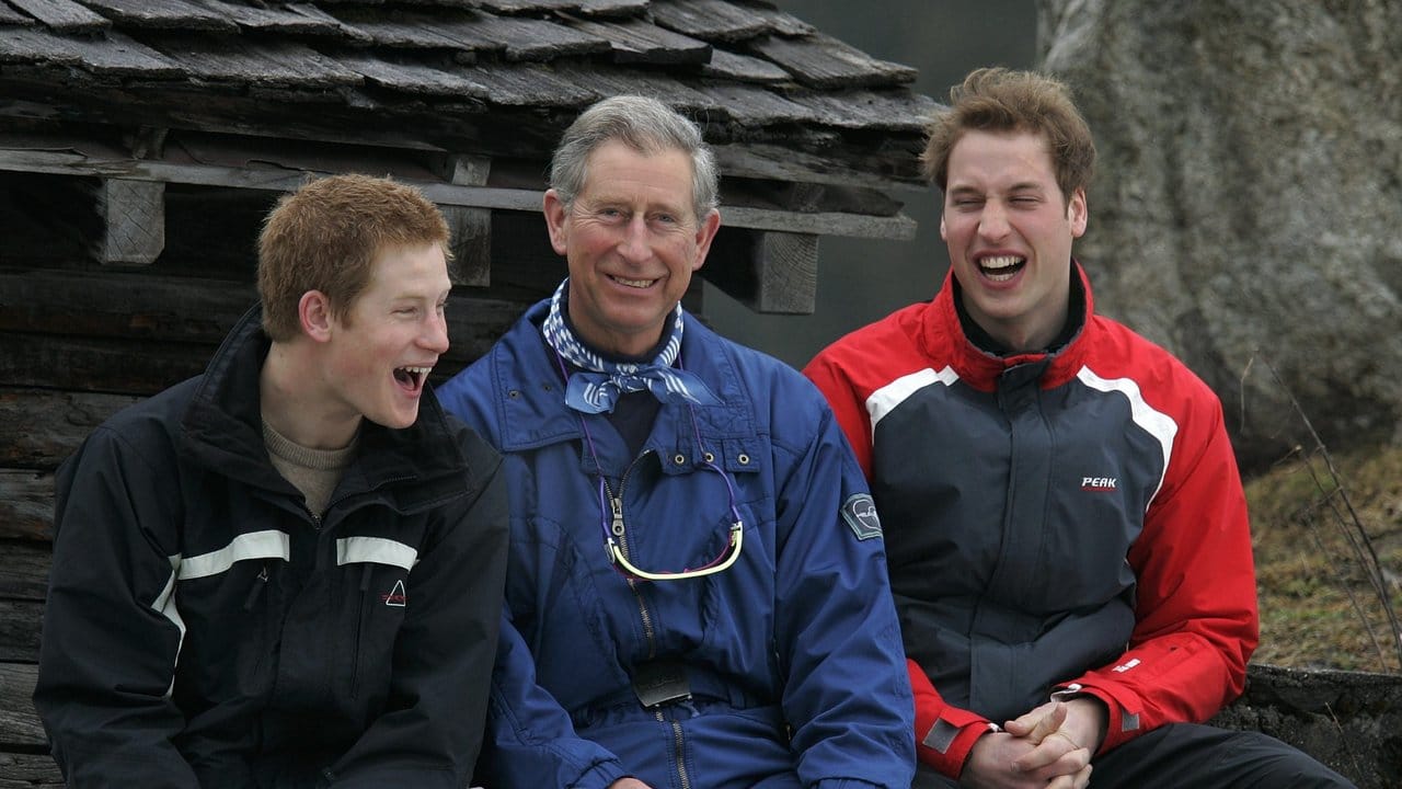 Sie haben ein gutes Verhältnis: Charles mit seinen Söhnen Harry (l) und William.