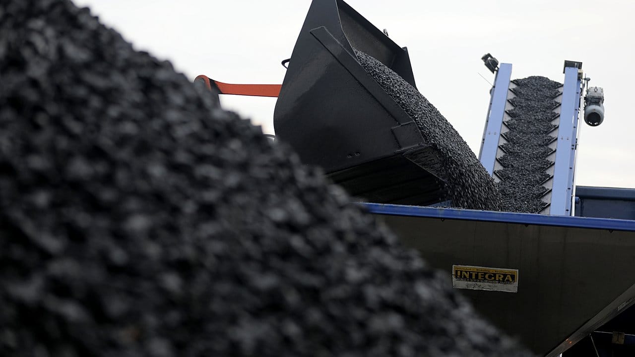 Kohlenhändler im Ruhrgebiet: Fossile Brennstoffe sind von vorgestern.