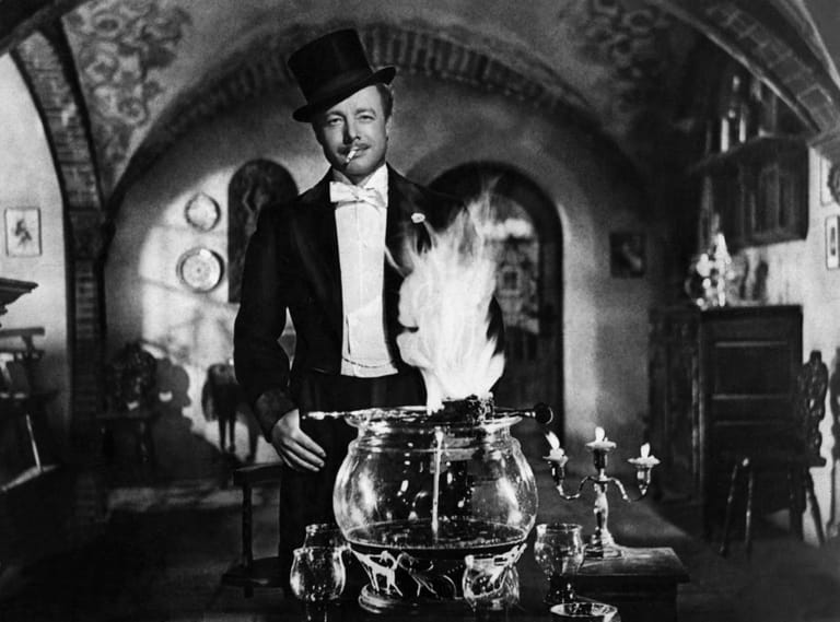 Der Film "Feuerzangenbowle" mit Heinz Rühmann machte den gleichnamigen Weihnachtspunsch 1944 deutschlandweit bekannt.