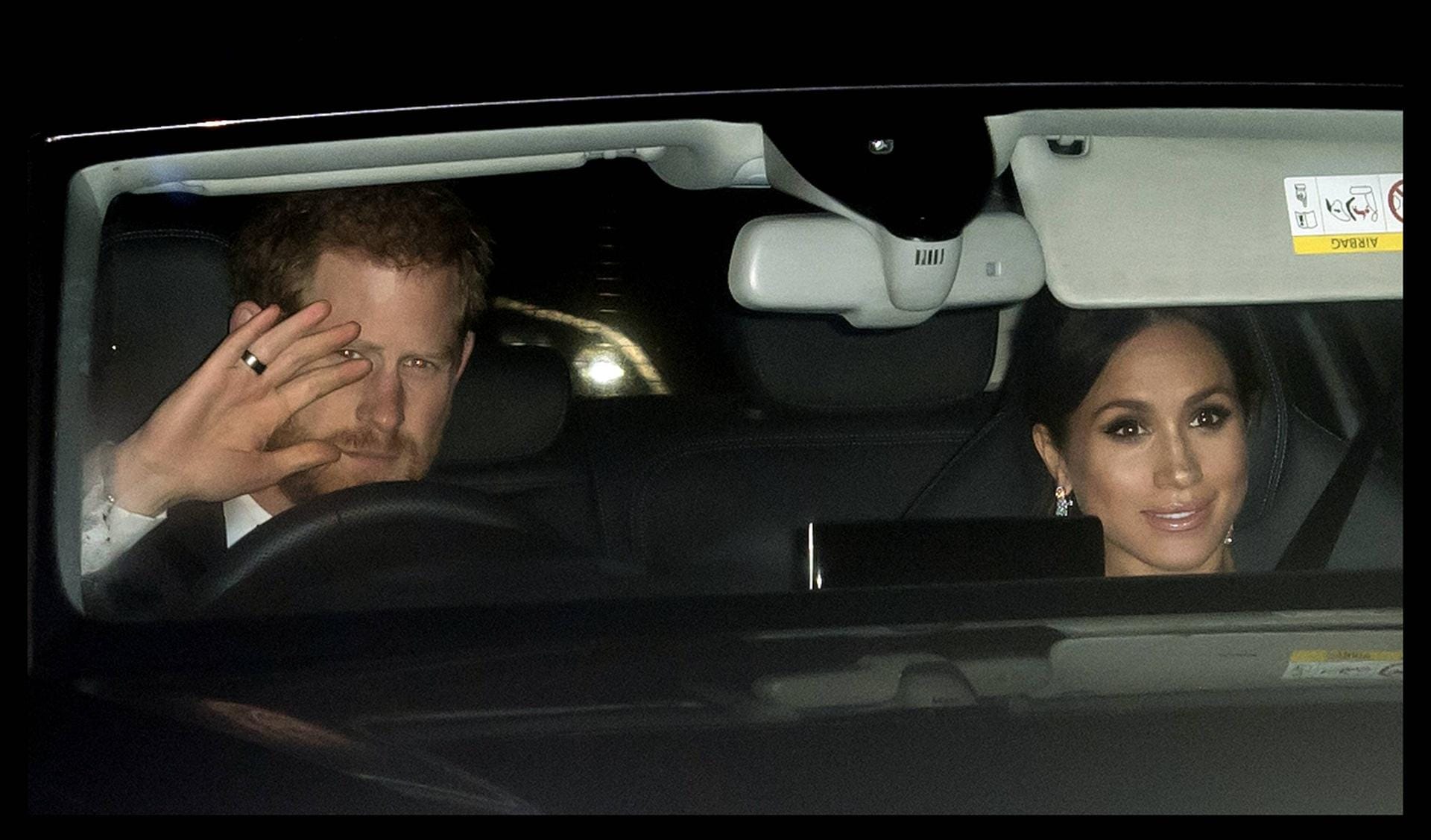 Auf dem Weg zur Party: Prinz Harry und Herzogin Meghan fahren vor.