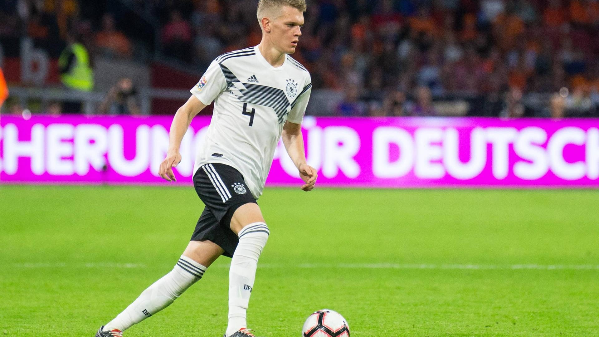 Matthias Ginter: Nach einigen kleinen Fehlpässen zu Beginn fand Ginter schnell zu seiner gewohnten Souveränität. Verteidigte anschließend ohne Fehler. Note 2-