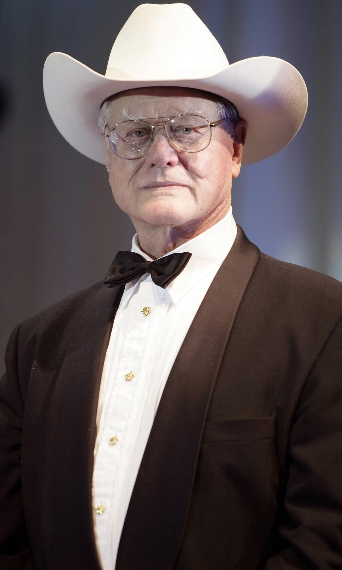 2005 übernahm auch Larry Hagman eine Rolle. Der "Dallas"-Star spielte einen Kunden in Mutter Beimers Reisebüro. Der Schauspieler ist im November 2012 im Alter von 81 Jahren gestorben.