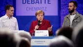 "Sie haben allen Grund, stolz zu sein": Merkel rief die Ostdeutschen bei einer Leserdebatte der "Freien Presse" aus Chemnitz auf, selbstbewusster aufzutreten.