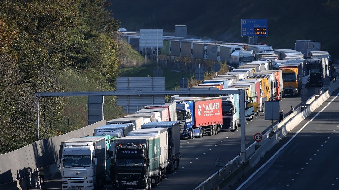 Autobahn-Blockade: In Frankreich wächst die Sorge vor einem Verkehrskollaps.