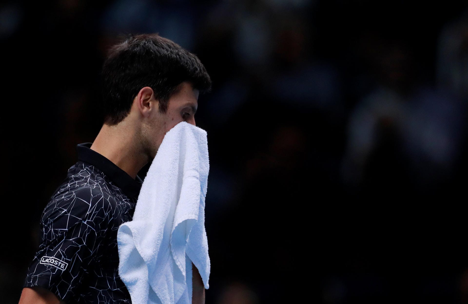 Nachdem er im ersten Satz noch stark mithalten konnte, machte Novak Djokovic im zweiten überraschend viele Fehler – und verlor.