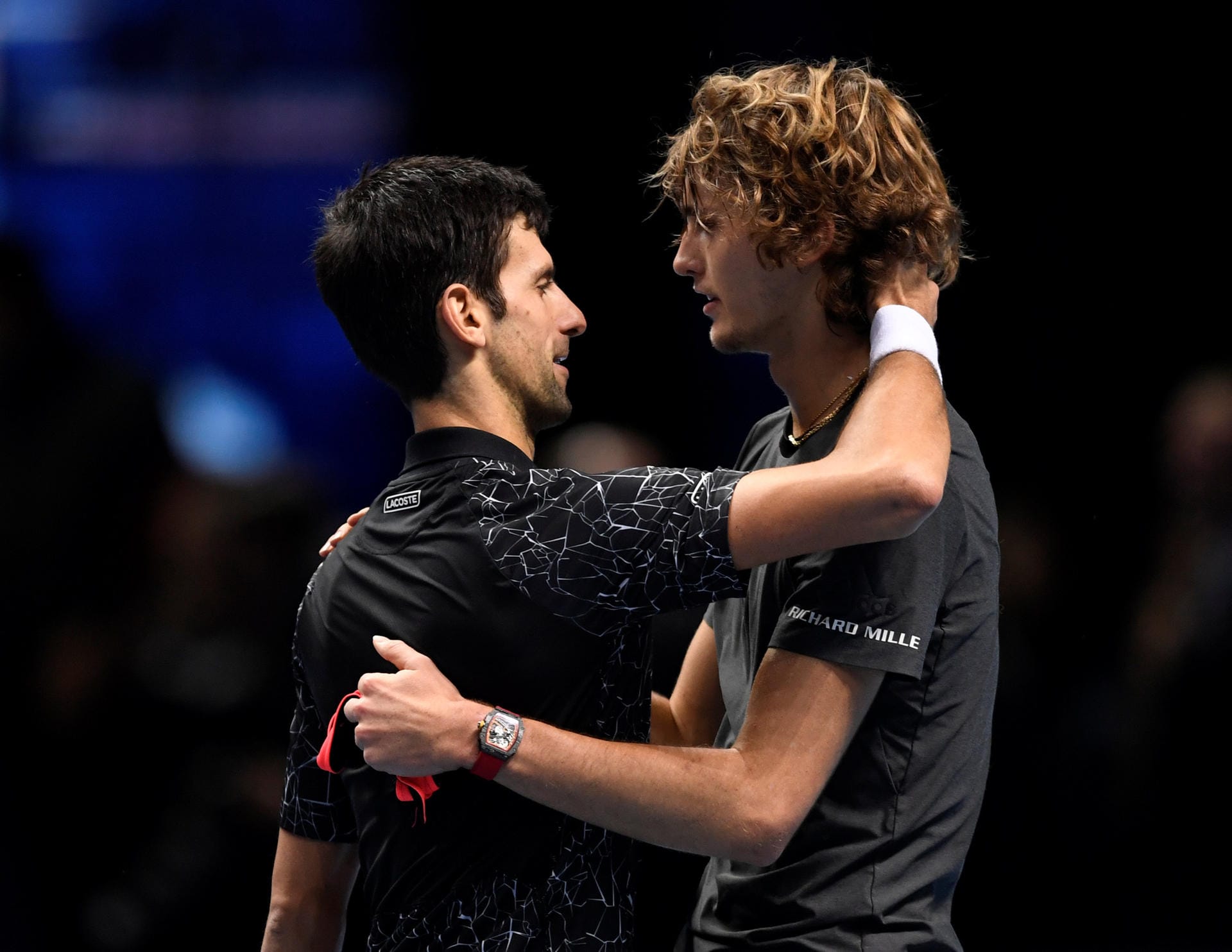 Großartiger Verlierer: Novak Djokovic (l.) gratuliert dem 21-Jährigen zum Sieg.