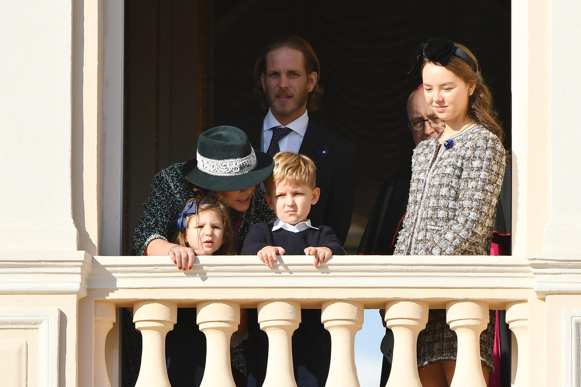 Oma erklärt die Welt: Prinzessin Caroline und ihre Enkelkinder, die kleine India und ihr Bruder Sacha, posieren gemeinsam mit der Tante der Minis – Carolines jüngster Tochter Alexandra.