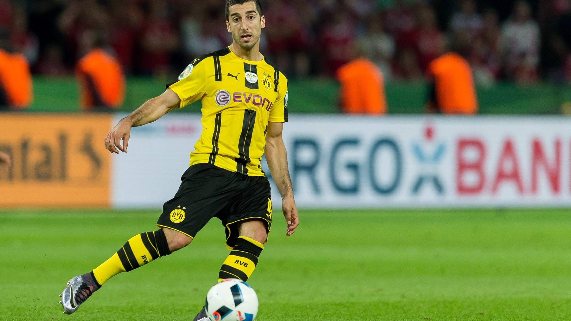 Platz 10 – Henrikh Mkhitaryan: Der Armenier wechselte 2013 von Shakhtar Donetsk zu Borussia Dortmund. Ablösesumme: 27,5 Millionen Euro*. (*alle Ablösesummen via transfermarkt.de).