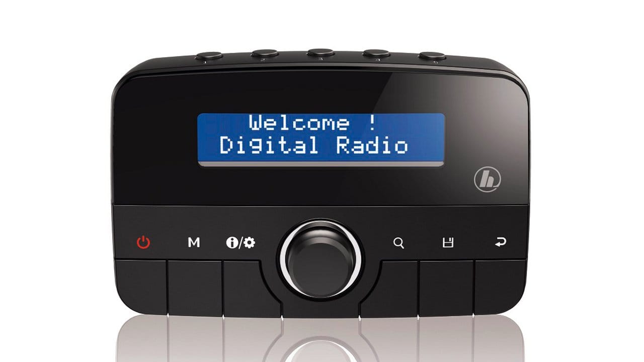 Der Adapter CDR 70 BT von Hama bringt Digitalradio ins Auto.