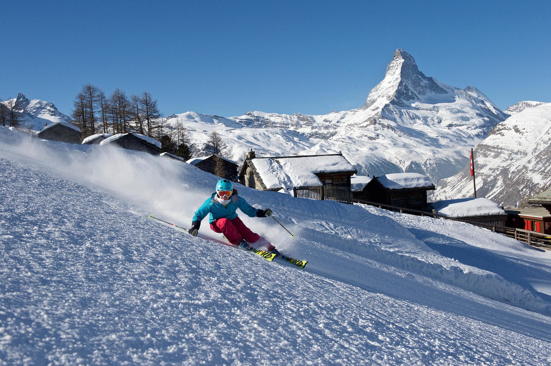 Skifahrer vor dem Matterhorn: Auch in den Schweizer Alpen erwarten Skifahrer ideale Schneebedingungen.
