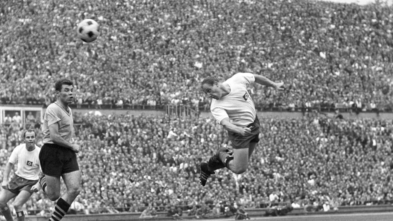 HSV-Legende Uwe Seeler gehört natürlich auch in die Legenden-Elf. HSV-Legende Uwe Seeler gehört natürlich auch in die Legenden-Elf.