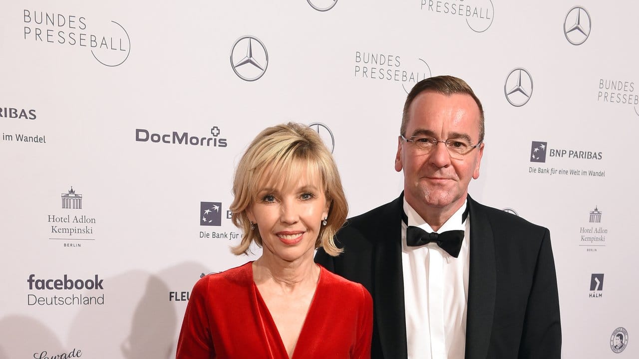 Doris Schröder-Köpf und Boris Pistorius auf dem roten Teppich.