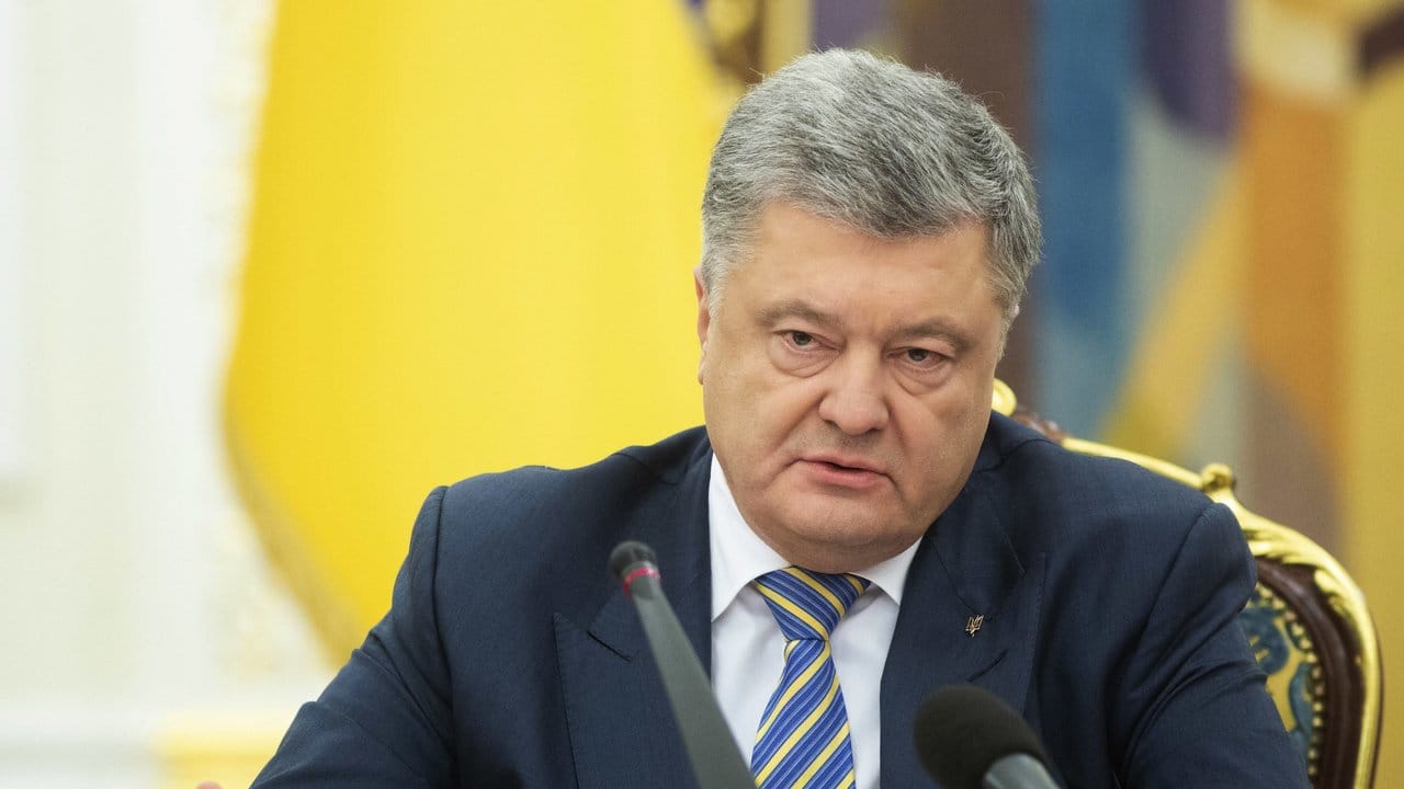 Erste Maßnahmen: Poroschenko, Präsident der Ukraine, setzte die Reservisten der Streitkräfte in Bereitschaft.