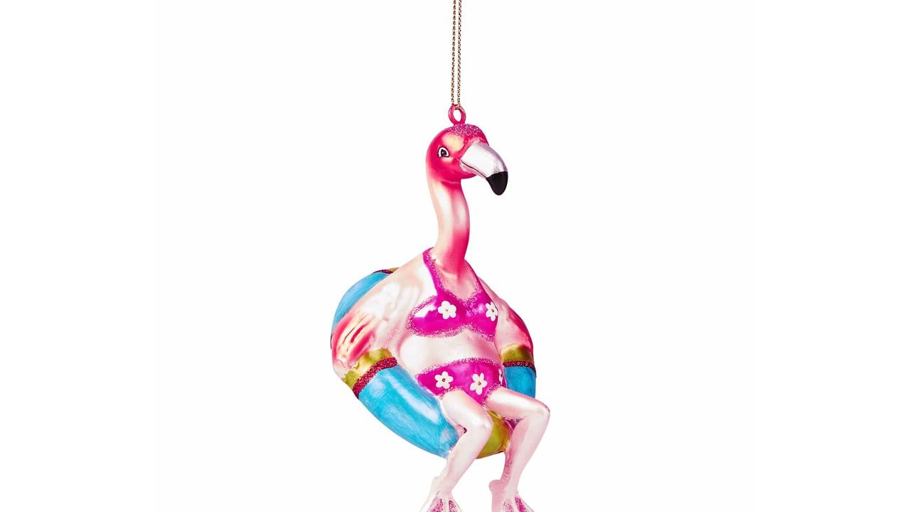 Ungewöhnlich, aber beliebt: der Flamingo ziert als Anhänger auch den Weihnachtsbaum.