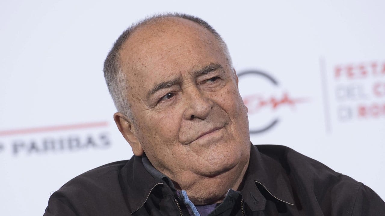 Bernardo Bertolucci starb im Alter von 77 Jahren in Rom. Bernardo Bertolucci starb im Alter von 77 Jahren in Rom.
