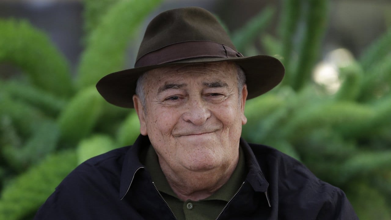 Der italienische Filmregisseur Bernardo Bertolucci 2012 in Rom. Der italienische Filmregisseur Bernardo Bertolucci 2012 in Rom.