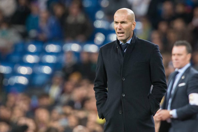 Zinédine Zidane ist seit Sommer nicht mehr Coach bei Real Madrid. Nach dem dritten Champions-League-Sieg in Serie trat der Franzose ab.