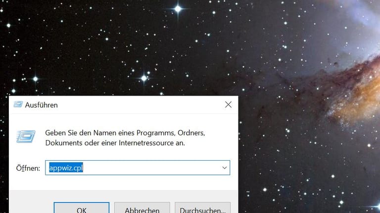 Um den Internet Explorer auf Windows 10 zu deaktivieren, drücken Sie als Erstes die Windows-Taste und R. Es erscheint das Fenster "Ausführen". Tippen Sie appwiz.cpl ein.