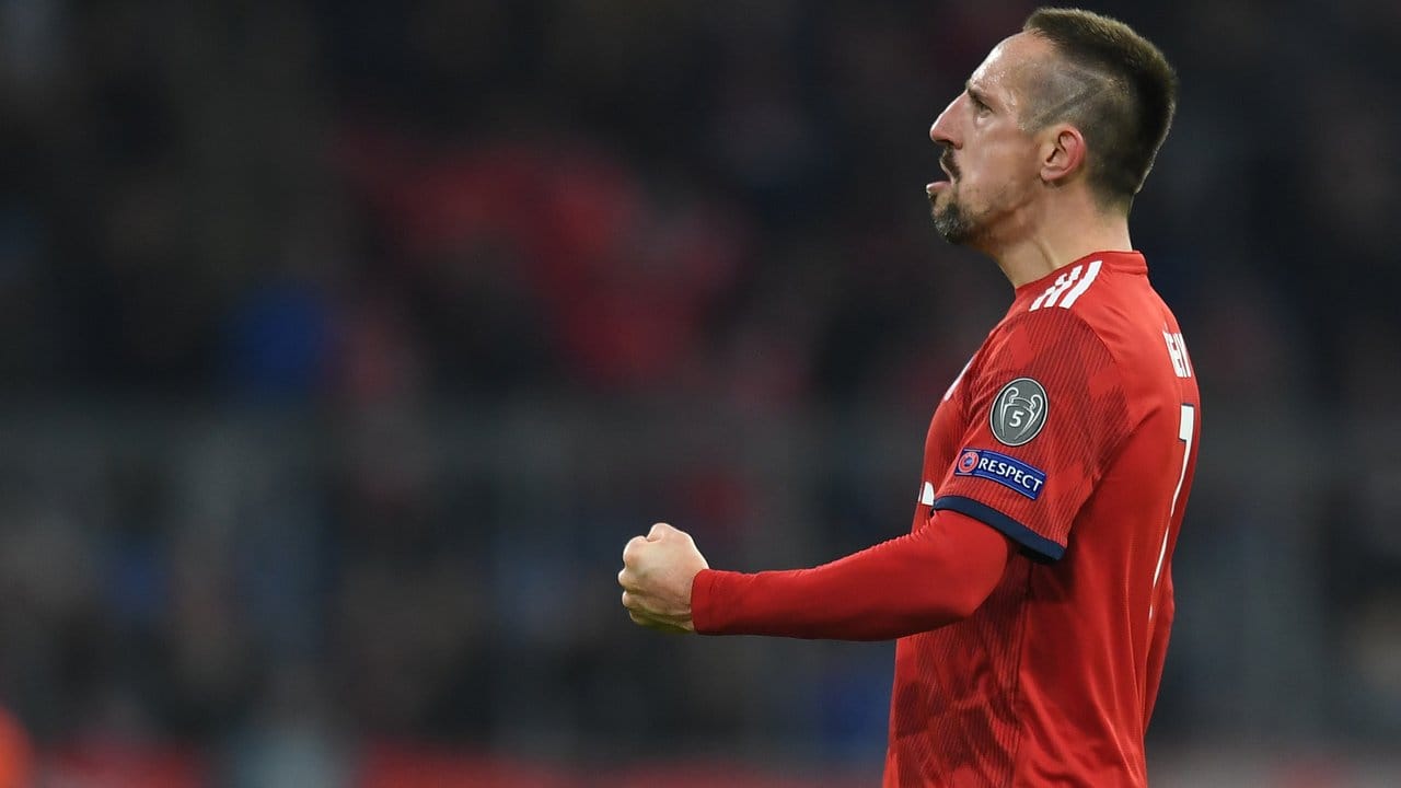 Franck Ribéry feiert sein Tor zum 5:1-Endstand.