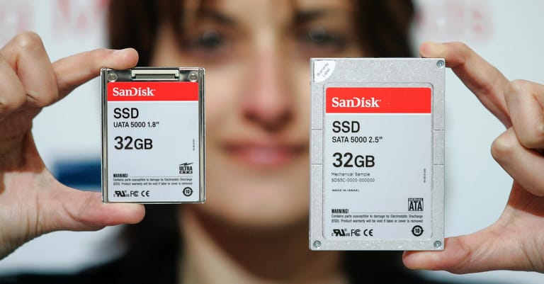 Eine weitere Neuheit auf der CeBIT 2007: SSD-Festplatten. Die Flashspeicher sollten klassische Festplatten ersetzen. Heute sind SSD-Platten mit einem Terabyte Speicher keine Seltenheit.